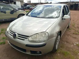 Volkswagen Golf 2005 Gold