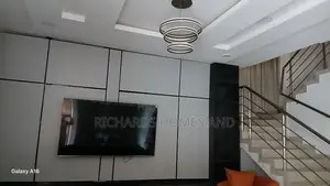 4bdrm Duplex in Chevron for sale