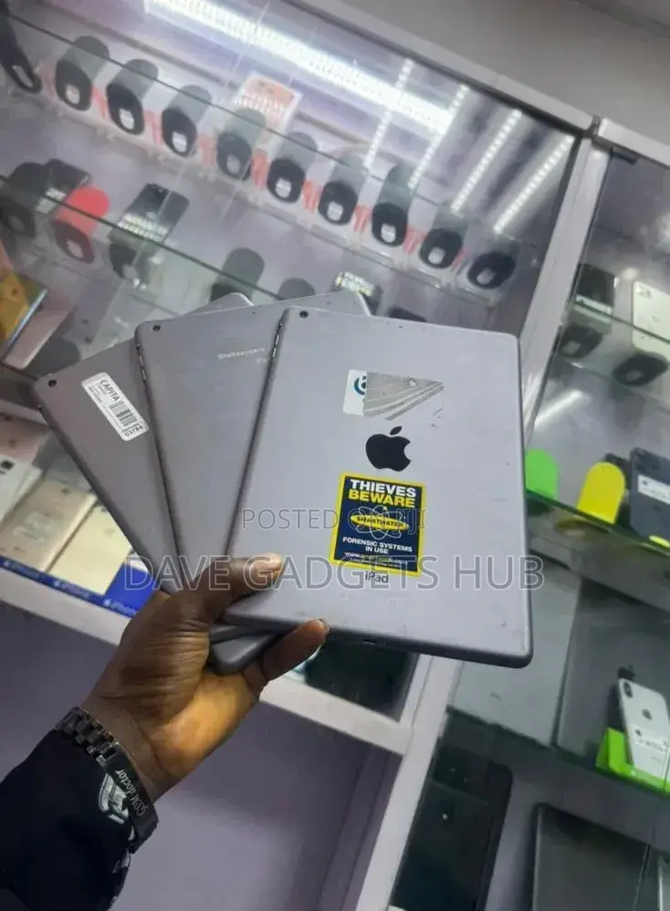 Apple iPad Air 32 GB Gray