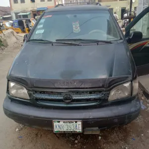 Toyota Sienna 2002 Green