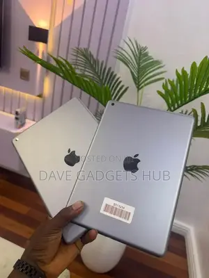 Apple iPad 9.7 32 GB Gray