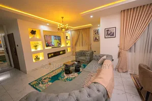 Executive Sanctuary: Ultra-Luxury 3-Bedroom Apartment in Old Gra.