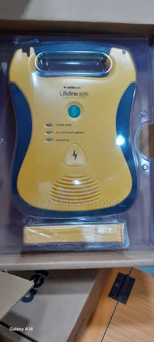 Lifeline Defribilator