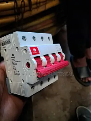 100 Amps Breaker 4 Poles
