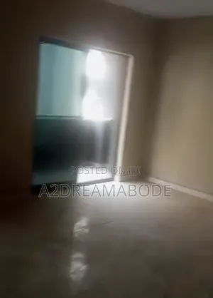 3bdrm Apartment in Off Ogunlana Drive for rent