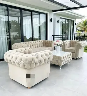 Luxurious White Home Sofa Chair With Centre Table