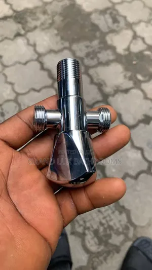 Ideal England Chrome-Plated 3-Way Angle Valve With Dual Outlet