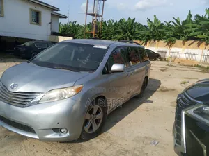 Toyota Sienna 2015 Silver