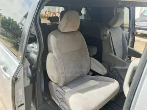 Toyota Sienna 2015 Silver
