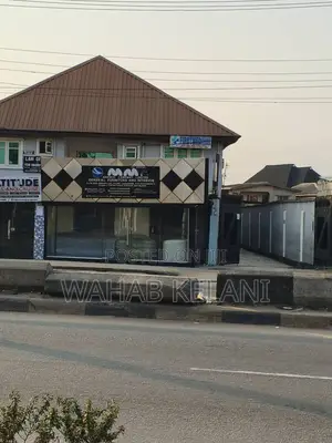Block of 3 Bedroom 5 Numbers With 5 Number of Shops