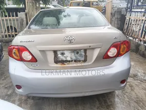 Toyota Corolla LE 4dr Sedan (1.8L 4 cyl 4A) 2009 Gray