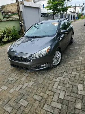 Ford Focus Titanium 4dr Hatchback (2.0L 4cyl 6AM) 2015 Gray