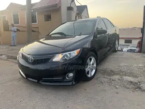 Toyota Camry SE 4dr Sedan (2.5L 4cyl 6A) 2013 Black