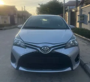 Toyota Yaris 2017 Gray