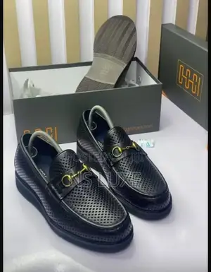Various Designs of Flat Shoes