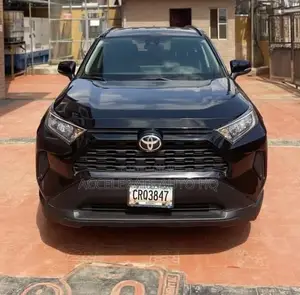 Toyota RAV4 XLE 2021 Black