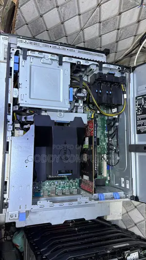 Desktop Computer Dell Precision 5820 32GB Intel Xeon SSD 512GB