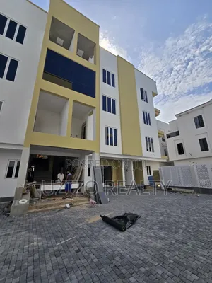2bdrm Townhouse/Terrace in Lekki Phase 1 for Sale