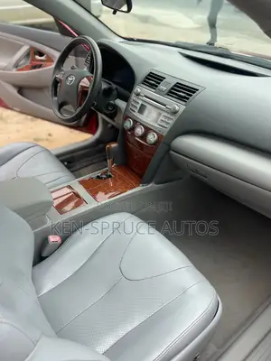 Toyota Camry XLE 4dr Sedan (2.5L 4cyl 6A) 2011 Red