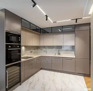 Glossy Luxury Kitchen Cabinet Available in Your Precise Color