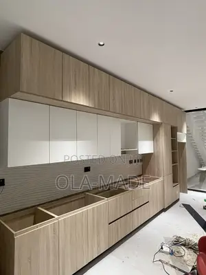 Matte Finish Kitchen Cabinets With Marble Top