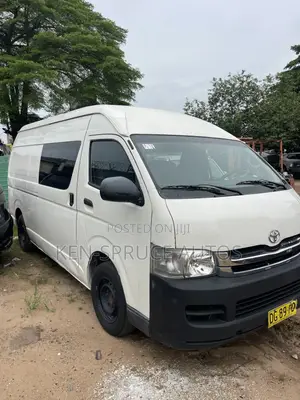 Toyota HiAce 2005 White