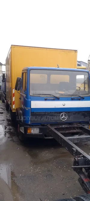 Mercedes 814 Container