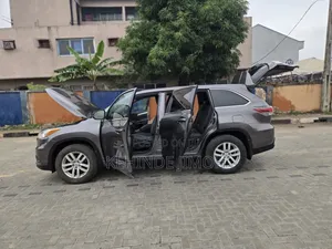 Toyota Highlander LE 4dr SUV (2.7L 4cyl 6A) 2014 Gray