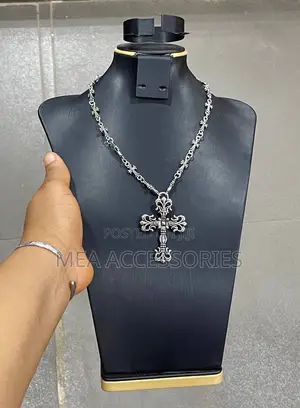 Unisex Cross Pendant Neckpiece