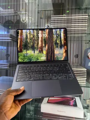 Laptop Apple MacBook Air 2022 M2 16GB Apple M2 SSD 256GB