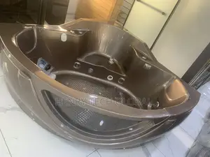 Curve Jacuzzi