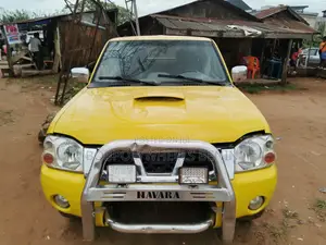 Nissan Frontier XE 4x2 Regular Cab 104.3 in. WB 2000 Yellow