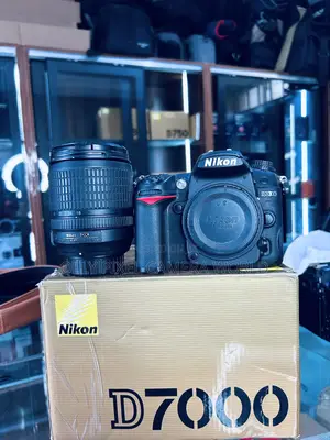 Nikon D7000 With Lens