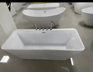 Bathtub With Chrome Mixer