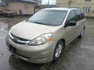Toyota Sienna 2006 Gold