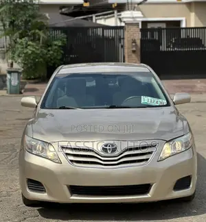 Toyota Camry 2010 Gold