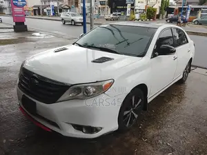 Toyota Avalon Base Sedan FWD (3.5L 6cyl 6A) 2012 White