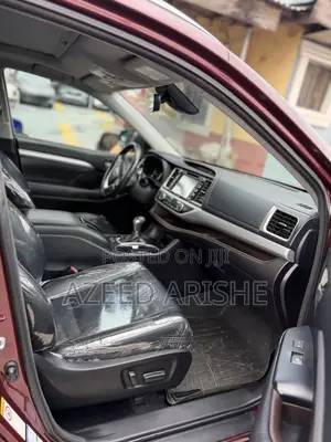 Toyota Highlander XLE 4x4 V6 (3.5L 6cyl 8A) 2018 Brown