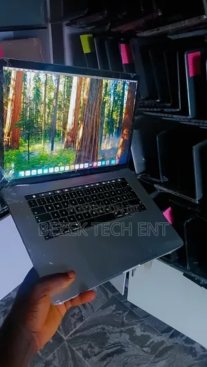 New Laptop Apple MacBook Pro 2018 32GB Intel Core i7 SSD 512GB