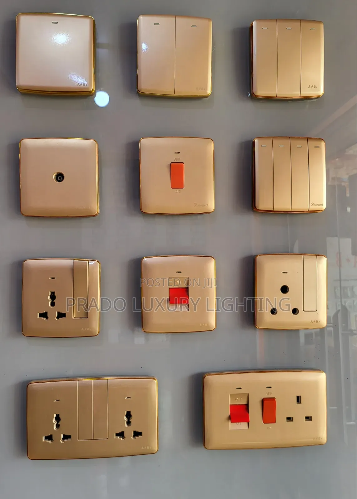 A Bt Gold Socket