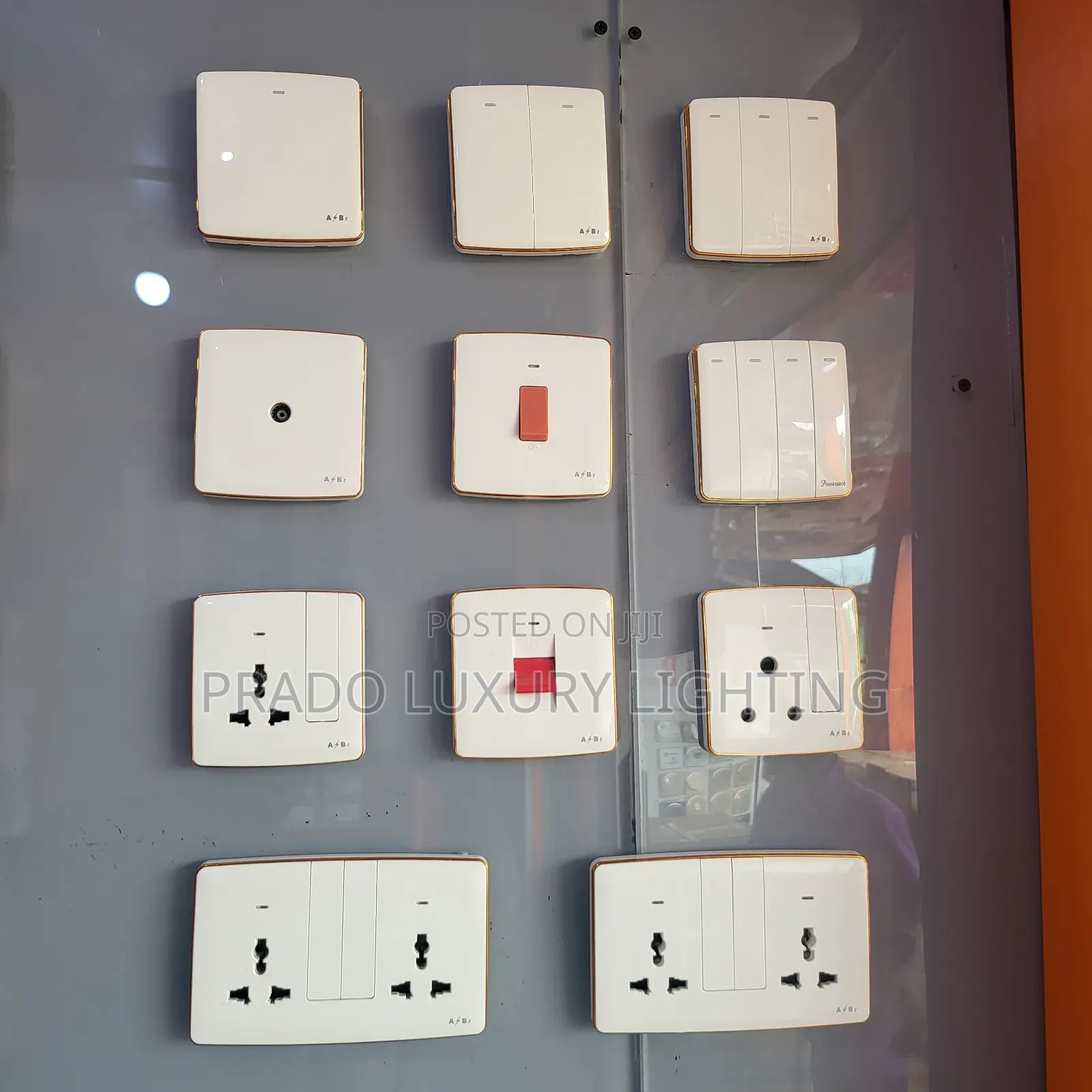 A Bt White Socket