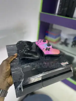 Playstation 4 Complete 2 Pad and Games