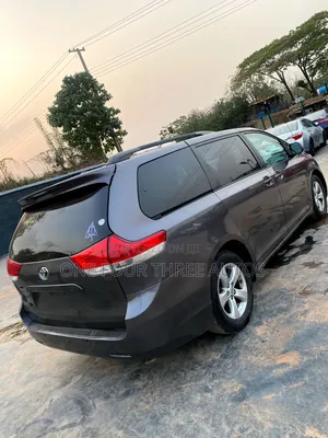 Toyota Sienna LE FWD 8-Passenger 2013 Brown