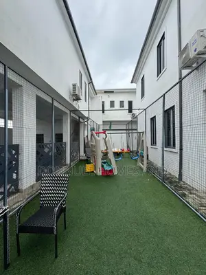 4bdrm Townhouse / Terrace in Lekki Expressway for rent