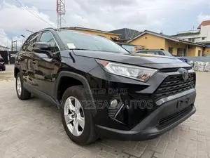 Toyota RAV4 XLE 2021 Black