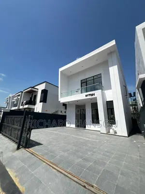 5bdrm Duplex in In Chevron for sale