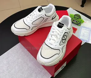 High Quality Luxury Valentino Garavni Sneaker