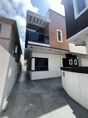 4bdrm Duplex in Chevron for sale