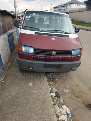 Volkswagen Transporter 2000 Red