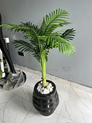 Black Wavy Planter With Flower